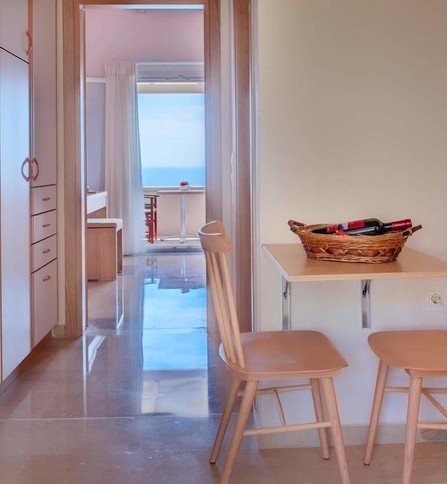 Krouzeri Beach Apartments Katavolos ภายนอก รูปภาพ