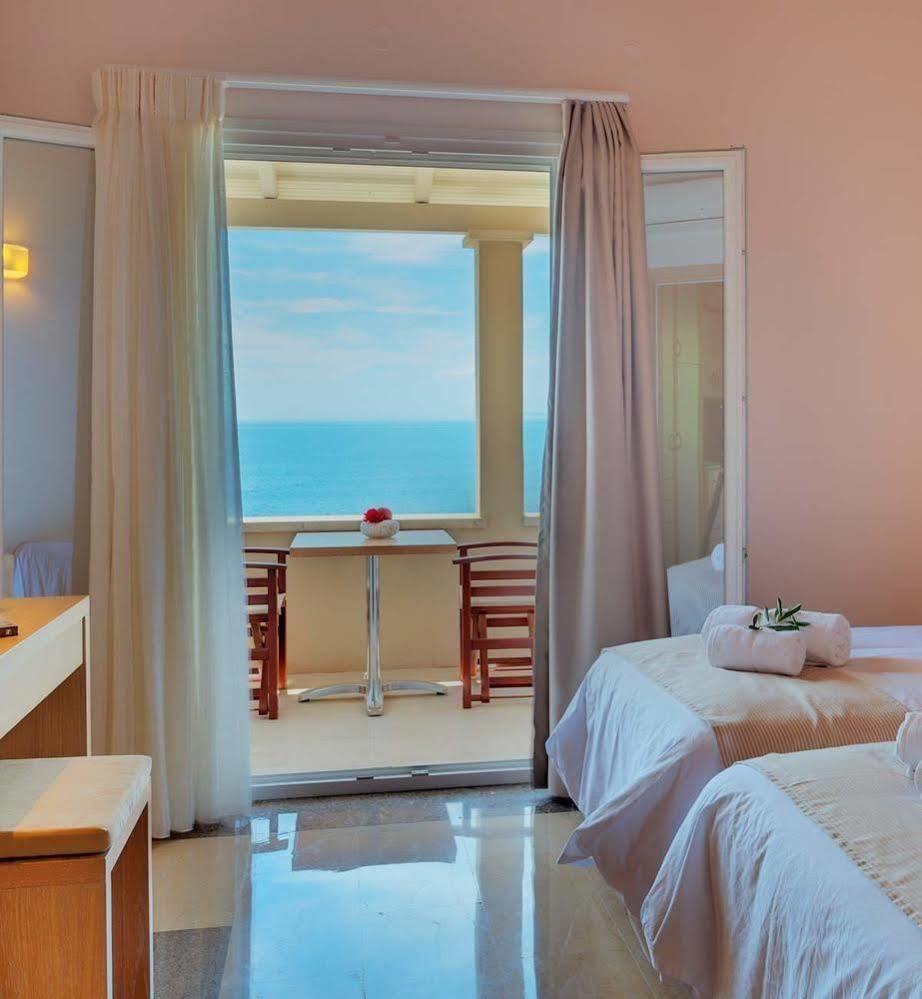 Krouzeri Beach Apartments Katavolos ภายนอก รูปภาพ